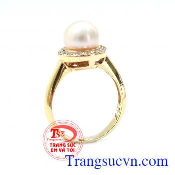Nhẫn Ngọc Trai Đẹp sản phẩm được chế tác công phu,tỉ mỉ,ngọc trai là biểu tượng của sự thuần khiết,quý phái và đầy nữ tính
