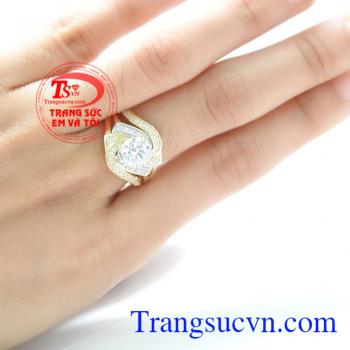 Tôn nên vẻ đẹp của đôi bàn tay xinh xắn bằng các đường nét sang trọng,quý phái