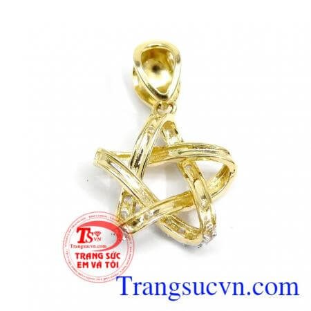 Mặt dây chuyền vàng tây phù hợp nhiều loại dây chuyền