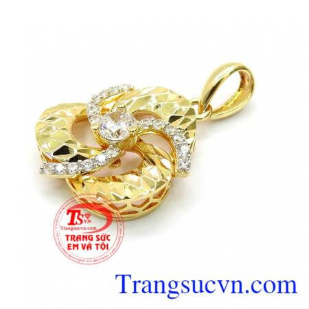 Mặt dây chuyền nữ đính đá Hàn Quốc với thiết kế tinh xảo độc đáo sẽ mang lại vẻ đẹp thanh lịch, dịu dàng cho bạn gái,