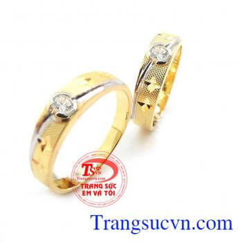 Nhẫn cưới bên nhau