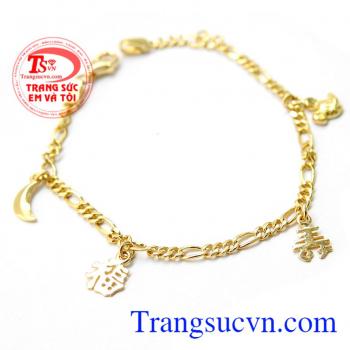 Với các họa tiết nhẹ nhành,đáng yêu. Lắc tay xinh xắn