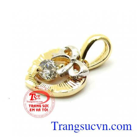 Mặt dây chuyền nữ nhập khẩu Hàn Quốc với kiếu dáng tao nhã tinh tế tạo cho người đeo vẻ đẹp dịu dàng lạ mắt, kết hợp được với nhiều kiểu dây chuyền khác nhau phù hợp thị hiếu đông đảo bạn gái,