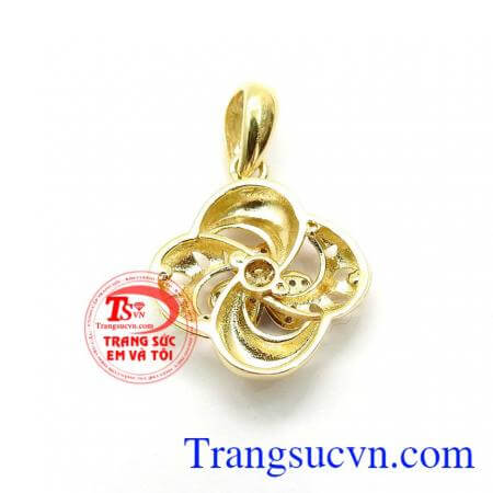 Mặt dây phù hợp nhiều kiểu dáng dây chuyền khác nhau