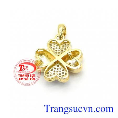 Mặt dây chuyền nữ kết hợp được với nhiều kiểu dáng dây chuyền