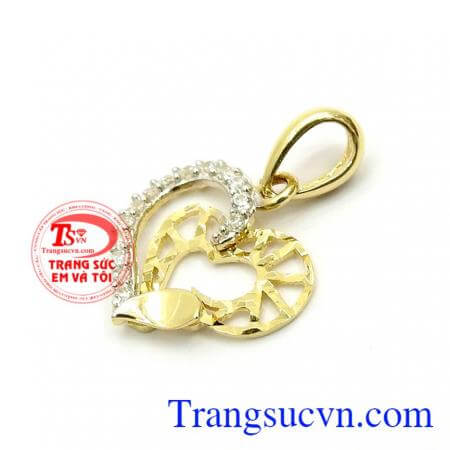 Mặt dây Hàn Quốc trái tim nhỏ xinh với thiết kế nhỏ nhắn tinh tế mang đến sự nhẹ nhàng sang trọng cho phái đẹp,dễ dàng kết hợp với nhiều kiểu dáng dây chuyền khác nhau