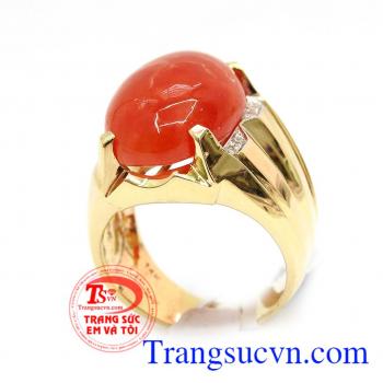Nhẫn nam thời trang vàng 14k, Nhẫn nam được chế tác từ vang 14k sáng bóng, kết hợp cùng viên ngọc Jadeite hay còn gọi cách dân dã là ngọc phỉ thúy.