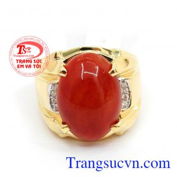 Chiếc nhẫn sự kết hợp hài hòa của vàng 14k và ngọc phỉ thúy màu đỏ sậm. Sản phẩm được chế tác cách tỉ mỉ, được bảo hành uy tín trên toàn quốc.