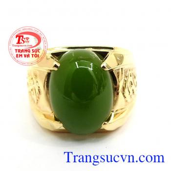 Chiếc nhẫn được chế tác từ vàng 14k và đá nephrite thiên nhiên. Sản phẩm bền đẹp được bảo hành uy tín trên toàn quốc.