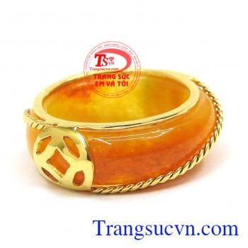 Nhẫn ngọc cẩm thạch tài lộc, Ngọc cẩm thạch là một trong những loại ngọc khá phổ biết và được sử dụng rất rộng rãi bởi tính bền đẹp của nó.