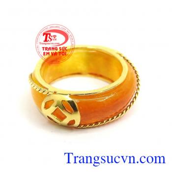 Nhẫn ngọc cẩm thạch tài lộc, Ngọc cẩm thạch là một trong những loại ngọc khá phổ biết và được sử dụng rất rộng rãi bởi tính bền đẹp của nó.