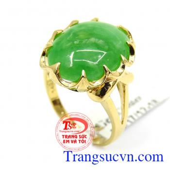 Nhẫn ngọc phỉ thúy quý phái được bọc vàng 14k sang trọng, thiết kế nhẹ nhàng, thanh lịch