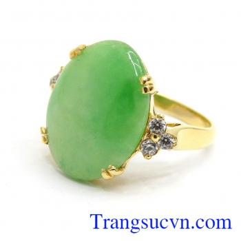 Nhẫn ngọc phỉ thúy thiên nhiên đẹp là sản phẩm đá tự nhiên không qua xử lý màu,màu sắc hoàn toàn tự nhiên, sản phẩm phù hợp với người mệnh hỏa và mộc