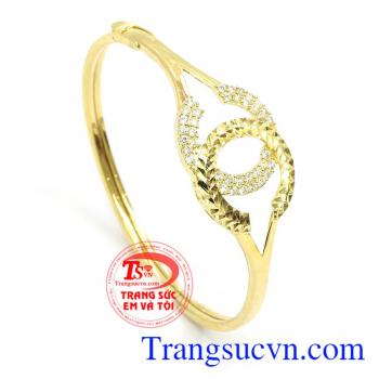 Vòng tay chanel đẹp là sản phẩm được chế tác tinh tế, nhẹ nhàng.