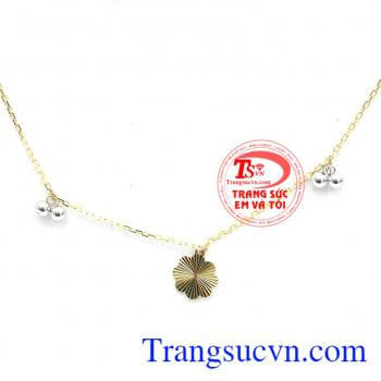 Lắc chân bông hoa