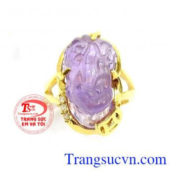 Nhẫn nữ Tỳ Hưu ngậm tiền tài lộc đeo hợp phong thủy có tác dụng chiêu tài lộc công danh cũng như đem lại bình yên cho chủ nhân