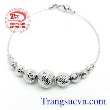 Sản phẩm xinh xắn rất phù hợp cho những cô gái trẻ trung, năng động. Lắc tay vàng trắng Italy