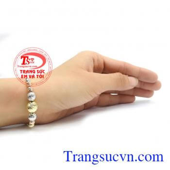 Sản phẩm lắc tay vàng Italy xinh xắn được nhâp khẩu từ đất nước Italy xinh đẹp. 