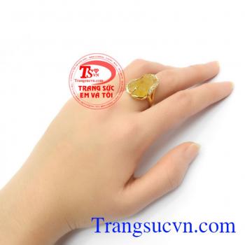 Nhẫn Tỳ Hưu Thạch Anh tóc thiên nhiên bọc vàng đẹp cho bạn gái