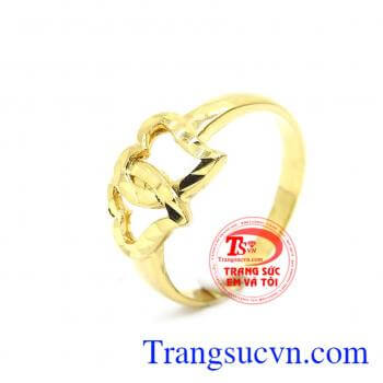 Nhẫn quà tặng tình yêu là món quà xinh xắn dành tặng bạn gái, sản phẩm với hai trái tim lồng vào nhau, thể hiện tình yêu đôi lứa, là món quà vô cùng ý nghĩa