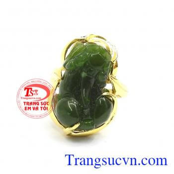 Đeo nhẫn Tỳ Hưu hợp phong thủy mang lại tài lộc, may mắn về công danh sự nghiệp cũng như sự bình an trong cuộc sống