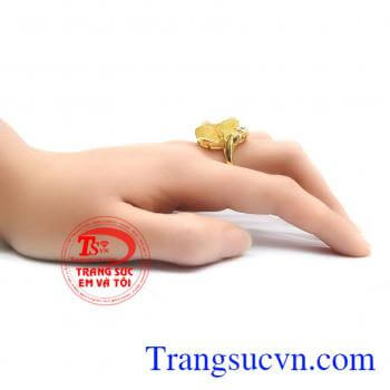 Là trang sức phong thủy không thể thiếu cho phái đẹp