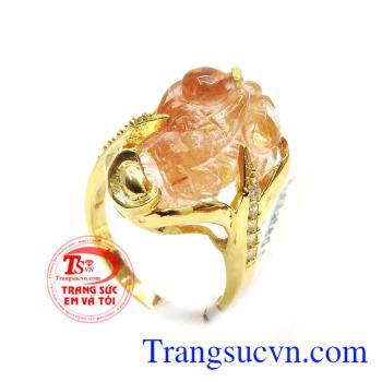 Nhẫn Tỳ Hưu bọc vàng đính đá đeo hợp phong thủy mang lại may mắn về tài lộc, công danh cũng như sự bình an cho chủ nhân