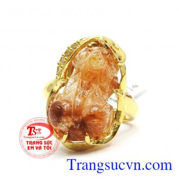 Kết hợp đá Thạch Anh Tóc thiên nhiên có tác dụng giải trừ mệt mỏi, là chiếc nhẫn phong thủy không thể thiếu cho mỗi người