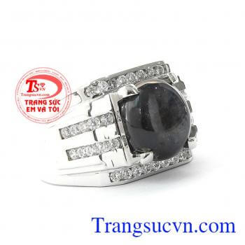Nhẫn nam Sapphire sang trọng là dòng sản phẩm rất được phái mạnh ưa chuộng