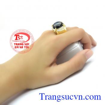 Nhẫn nam Saphire tự nhiên là sản phẩm nhẫn có đính đá Sapphire cao cấp,chất lượng đá bảo đảm,chiếc nhẫn được làm từ vàng 14k, sản phẩm đẹp, uy tín.Sản phẩm có giấy kiểm định, bảo hành 12 tháng, giao hàng nhanh trên toàn quốc