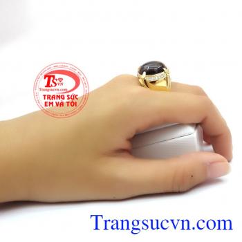Nhẫn nam Saphire tự nhiên là sản phẩm nhẫn có đính đá Sapphire cao cấp,chất lượng đá bảo đảm,chiếc nhẫn được làm từ vàng 14k, sản phẩm đẹp, uy tín.Sản phẩm có giấy kiểm định, bảo hành 12 tháng, giao hàng nhanh trên toàn quốc