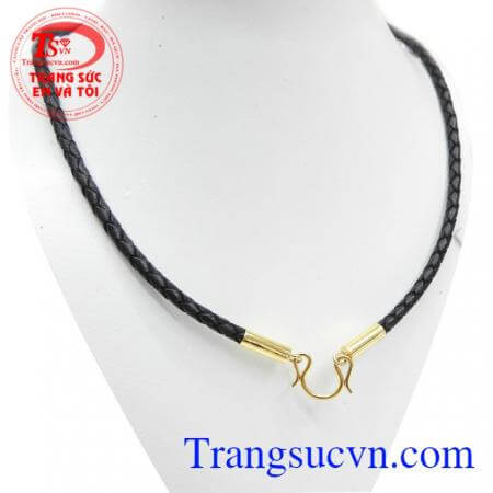 Dây da tết bọc vàng là sản phẩm được làm từ dây da, được bọc vàng đảm bảo