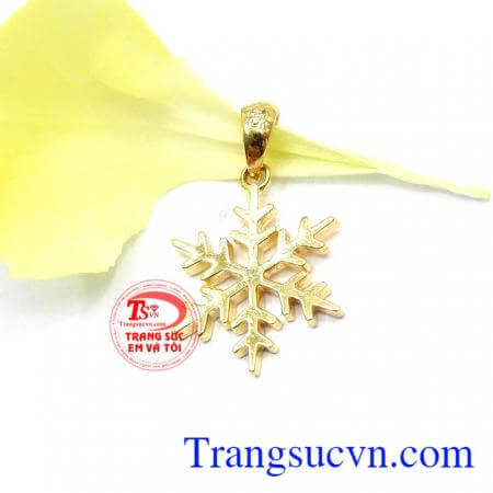Hoa tuyết bền đẹp tinh tế Hoa tuyết bền đẹp đeo cùng dây chuyền vàng đẳng cấp và tinh tế,Hoa tuyết bền đẹp