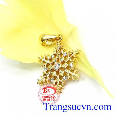 Mặt hoa tuyết may mắn với thiết kế đẹp,phù hợp đeo cùng dây chuyền vàng,Mặt hoa tuyết may mắn