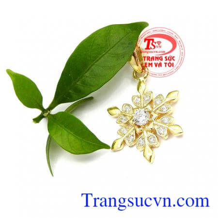 Mặt hoa tuyết đẹp kết hợp đeo cùng dây chuyền vàng món quà dành tặng Vợ tuyệt vời,Mặt hoa tuyết đẹp