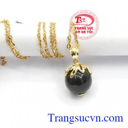 Ngọc cẩm thạch luôn được rất nhiều khách hàng lựa chọn bởi tính tiện dụng, giá cả phải chăng. Mặt dây nữ quý phái