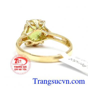 Nhẫn Peridot thiên nhiên tinh tế thời trang
