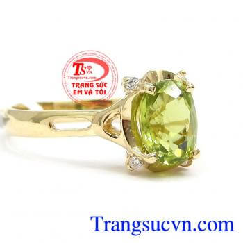 Nhẫn nữ đính đá thiên nhiên đẹp là món quà ý nghĩa cho một nửa bạn yêu thương
