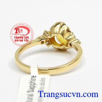 Nhẫn nữ đính đá trang nhã là lựa cọn tuyệt vời cho chính bạn