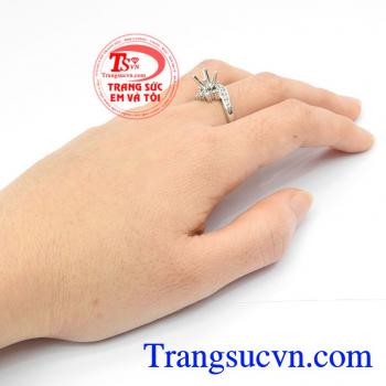 Mẫu mã hợp thời trang. Vỏ Vàng Trắng Kim Cương