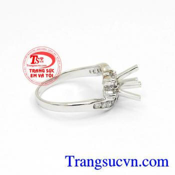 Vỏ nhẫn kim cương chế tác công nghệ cao. Vỏ Vàng Trắng Kim Cương