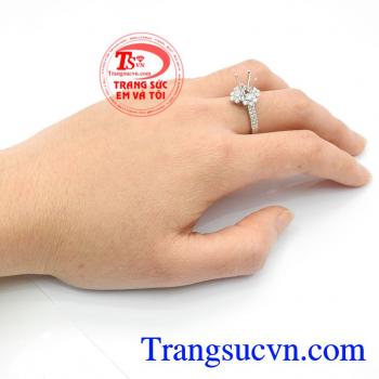 Vỏ nhẫn gắn kim cương thiên nhiên chất lượng cao chế tác kiểu sang trọng. Vỏ Nhẫn Nữ Kim Cương Thiên Nhiên