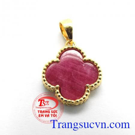 Mặt dây chuyền ruby may mắn