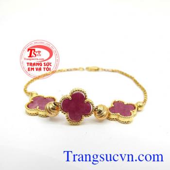 Lắc tay cỏ may mắn