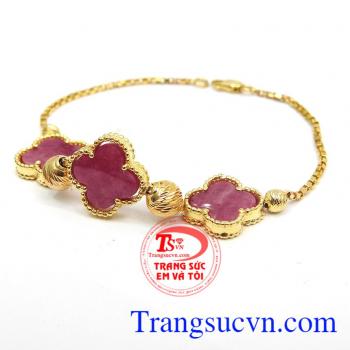 Tạo nên sản phẩm vô cùng đẹp làm cho đôi bàn tay xinh xắn hơn. Lắc tay cỏ may mắn