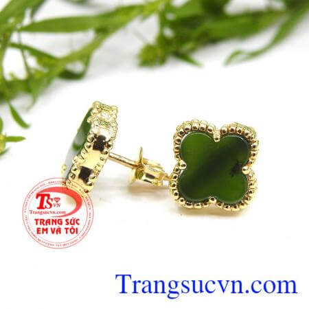 Sản phẩm ngọc bích thiên nhiên mang lại nhiều may mắn, hạnh phúc cho người đeo. Hoa tai cỏ 4 lá 