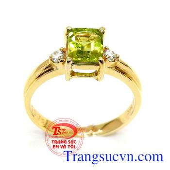 Peridot thiên nhiên được coi là viên đá của mặt trời, Với màu xanh Hi vọng sẽ xua đi nỗi sợ hãi, mang lại sự may mắn trong cuộc sống và tình yêu, là viên đá tượng trưng cho niềm tin và hi vọng