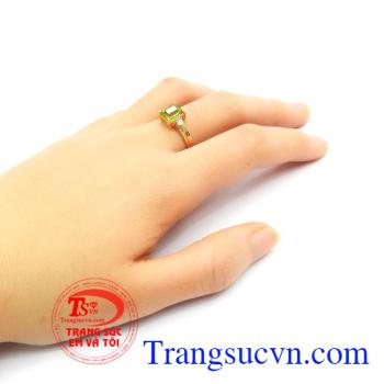 Nhẫn Peridot thiên nhiên