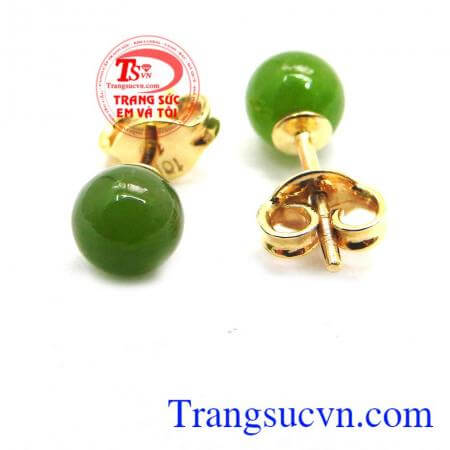 Hoa tai nụ ngọc bích là sản phẩm hoa tai sang trọng, tôn nên vẻ đẹp của phái nữ. 