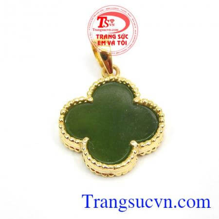 sản phẩm ngọc bích thiên nhiên mang lại nhiều may mắn, thịnh vượng, sức khỏe cho người đeo,Măt dây cỏ 4 lá Nephrite